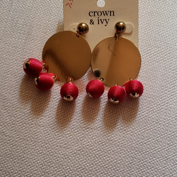 Crown & Ivy Earrings - Picture 3 of 3
